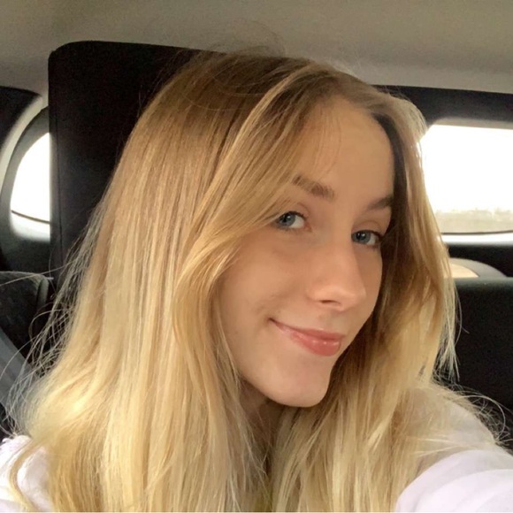 Meet your Posher, Cora - Picture 1 of 1